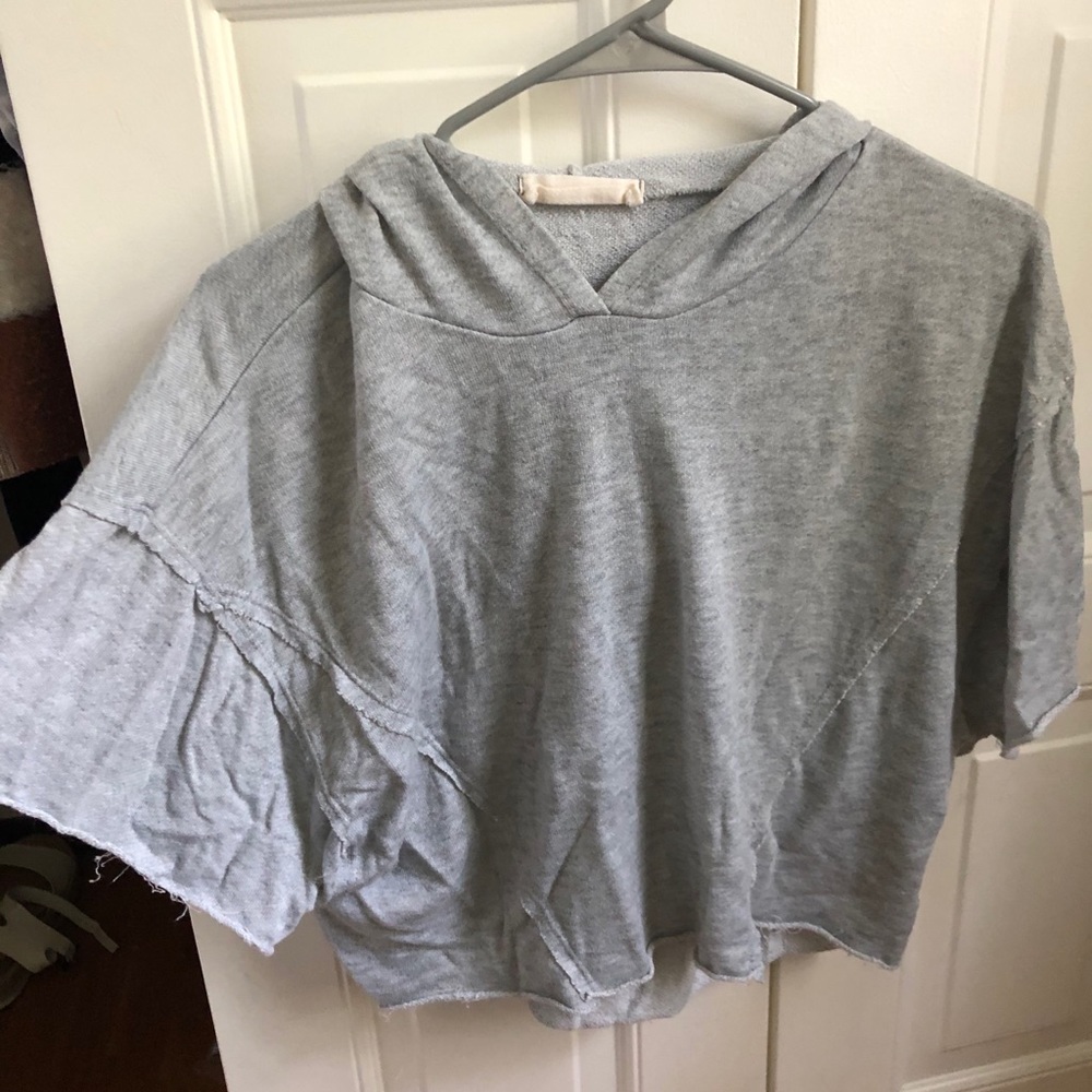 gray cropped hoodie tee
